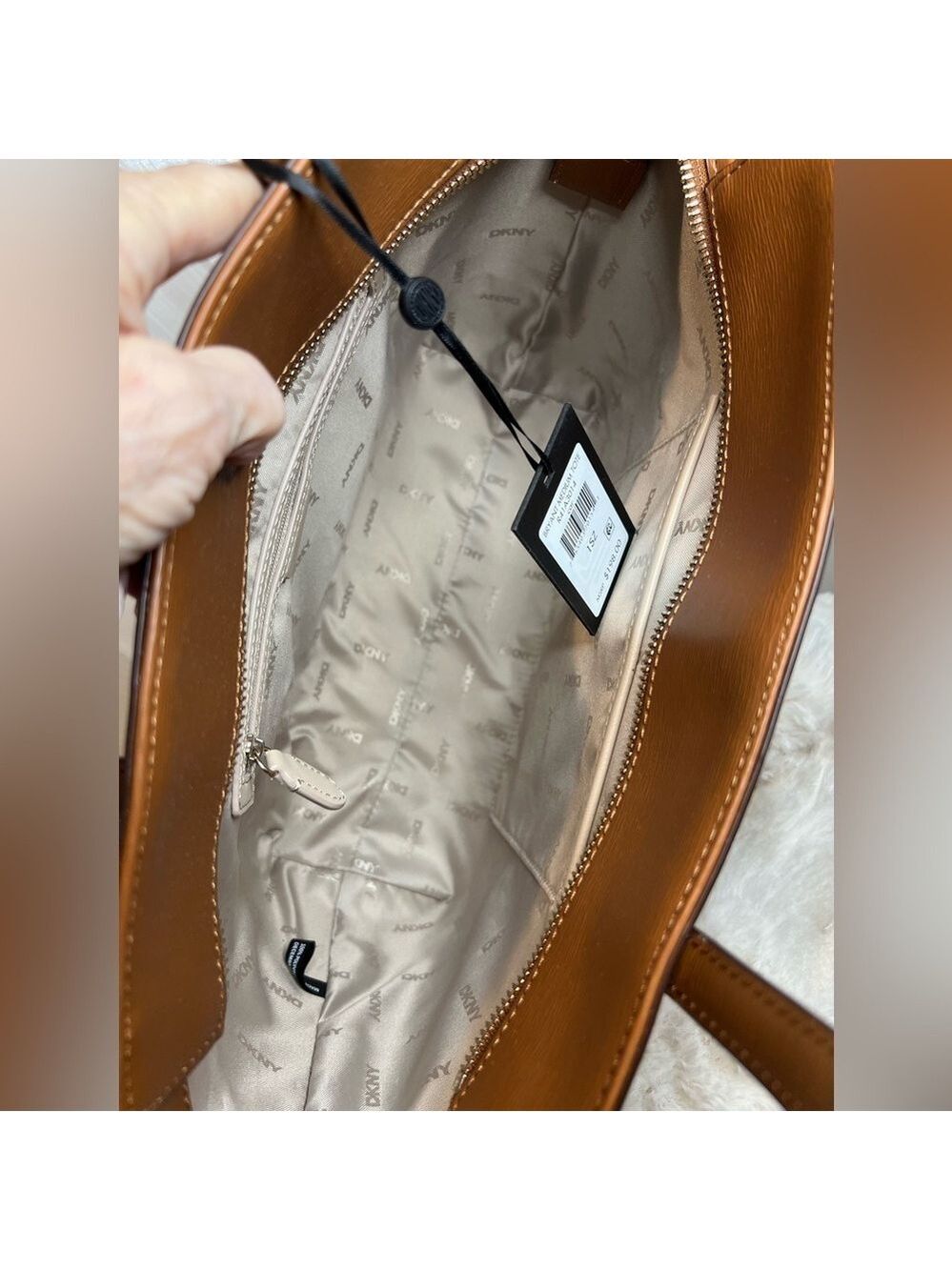 DKNY BRYANT MEDIUM TOTE - Picture 10 of 15